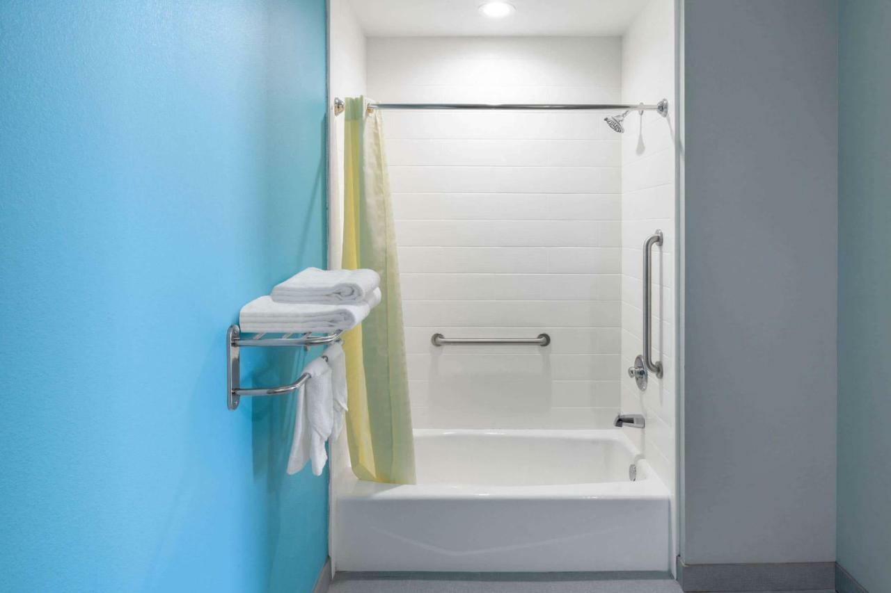 Americas Best Value Inn Houston Willowbrook Экстерьер фото