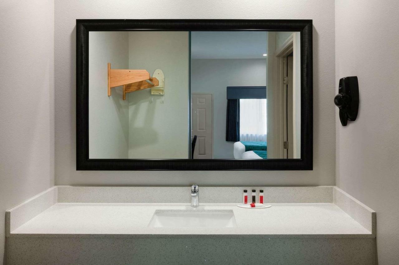 Americas Best Value Inn Houston Willowbrook Экстерьер фото